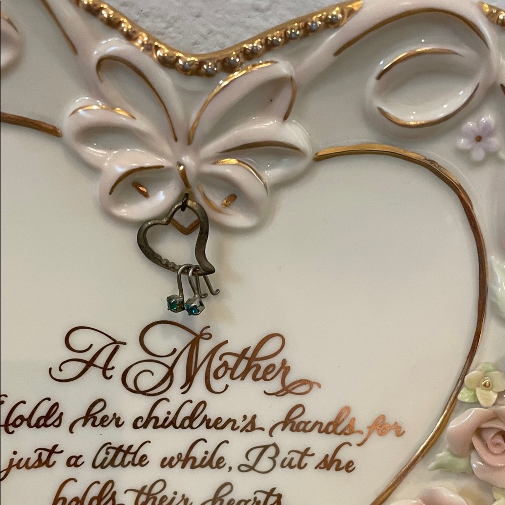 Bradford exchange What a mother holds dear porcelain heart - Picture 2 of 5